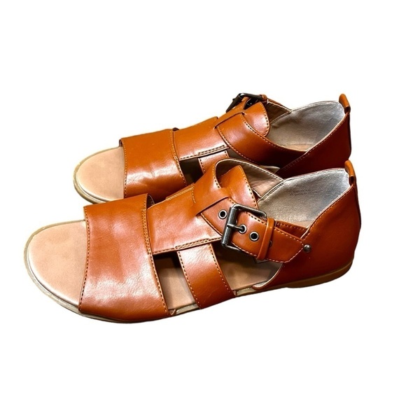 Matt and Nat Eboni Vegan Flat Sandals- Chili - Picture 9 of 10